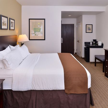 Holiday Inn Madison At The American Center By Ihg Extérieur photo