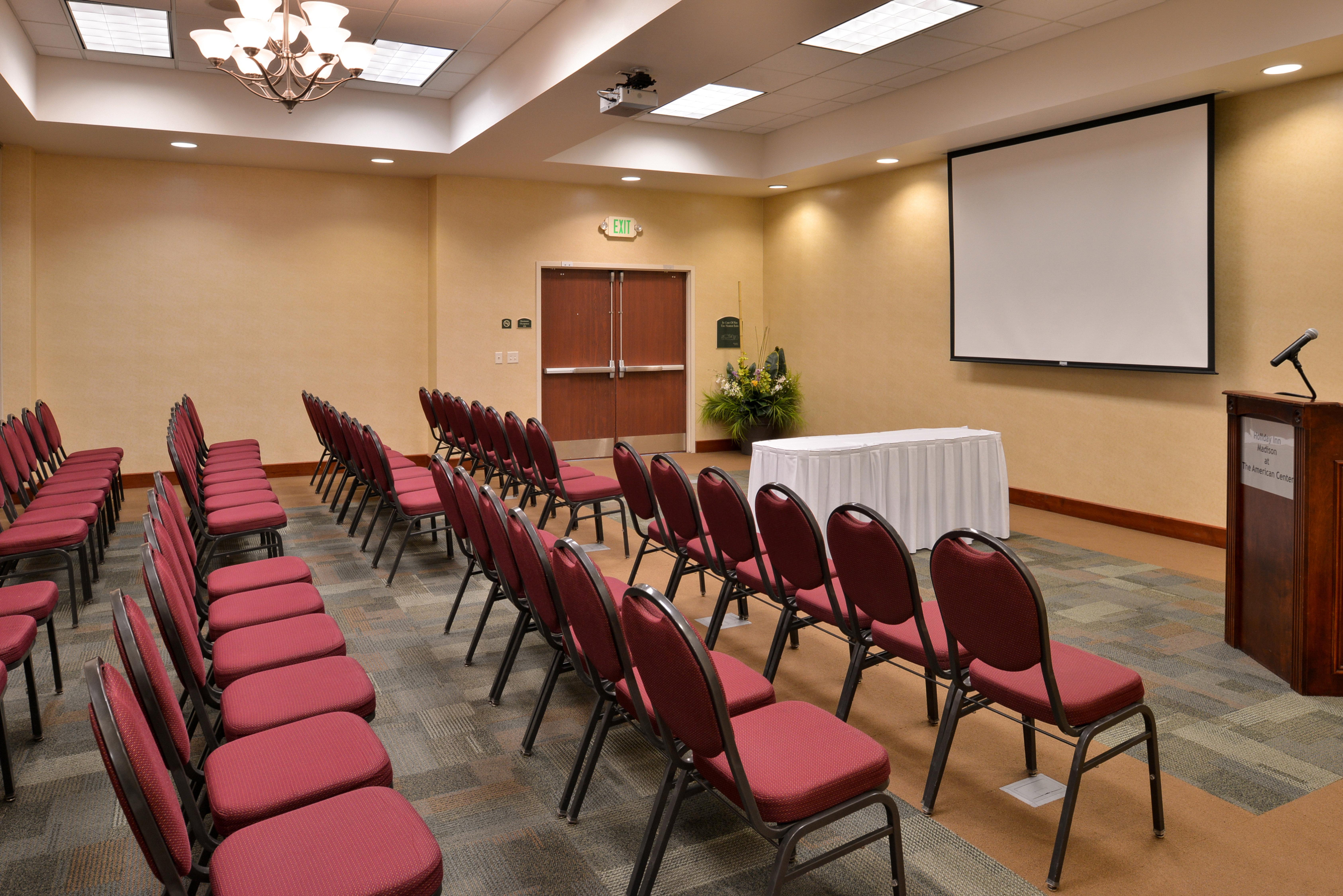 Holiday Inn Madison At The American Center By Ihg Extérieur photo