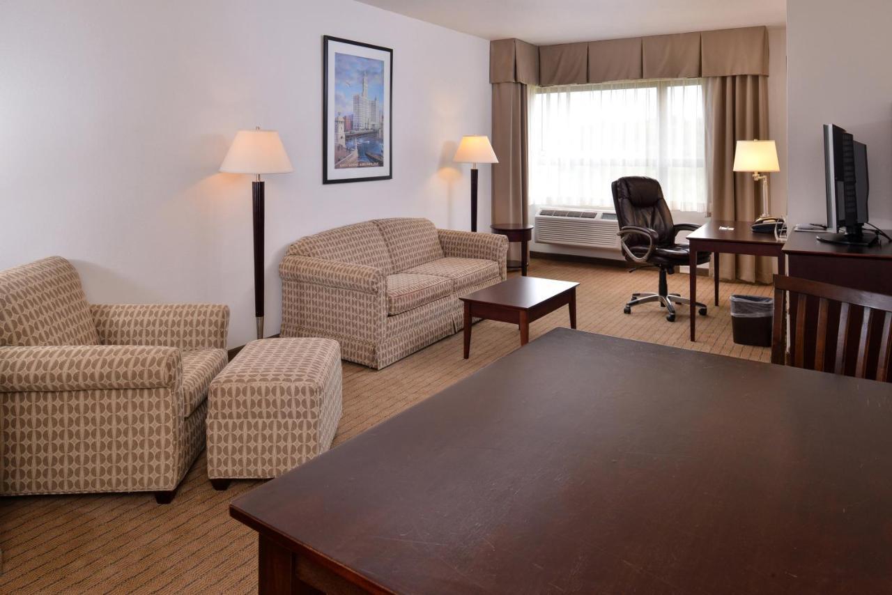 Holiday Inn Madison At The American Center By Ihg Extérieur photo